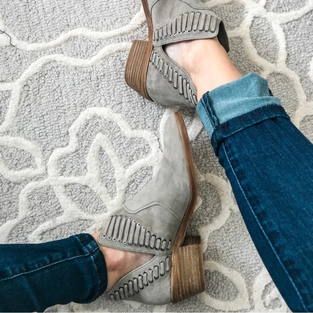 Vince Camuto Gray Stone Suede Pevista Slit Lace Ankle Heeled Bootie Size 5.5